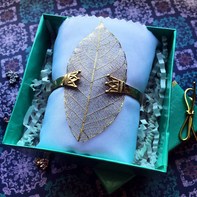 Queen Secret Message Arm Cuff - Arimas