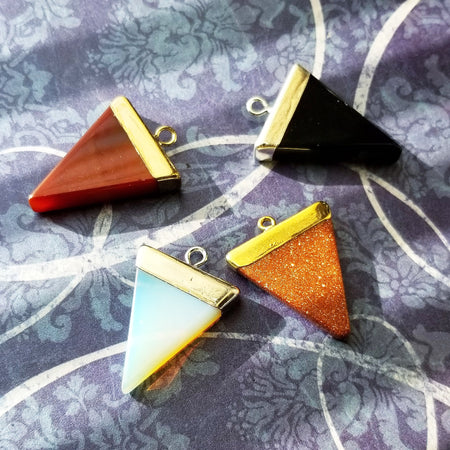 Triangle Charm - Arimas