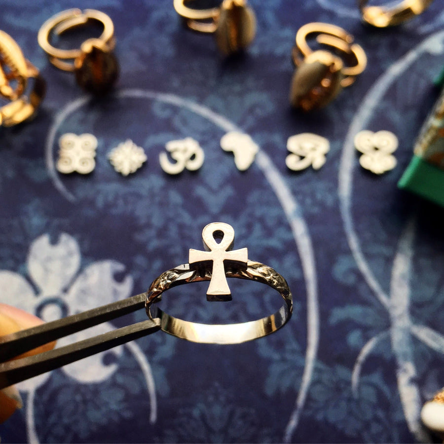 Tiny Statement Rings - Arimas