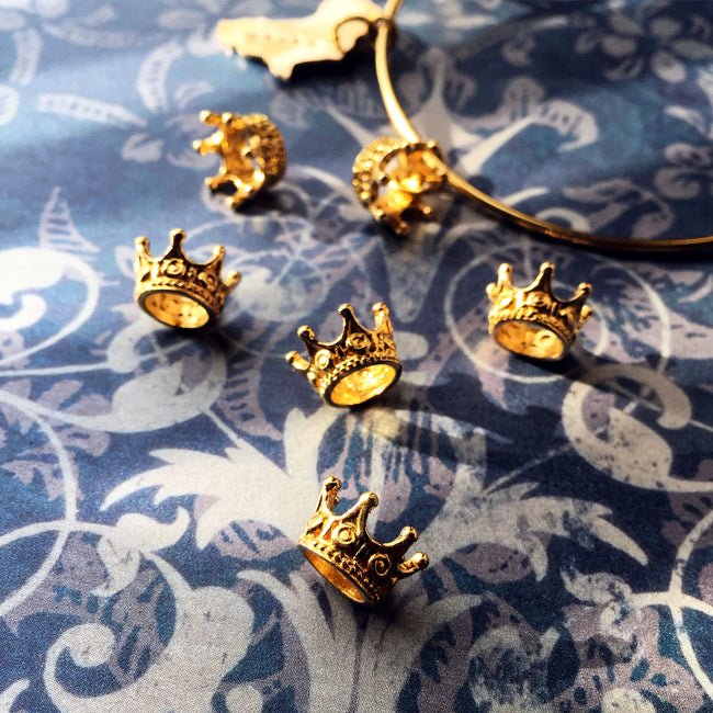 Crown Charm - Arimas 